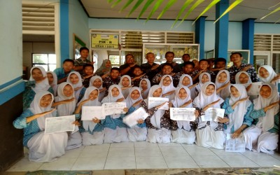 DUKCAPIL Kabupaten Jakarta Pusat MEMFASILITASI LAYANAN PEREKAMAN E-KTP DI SMA Negeri 1 Jayapura